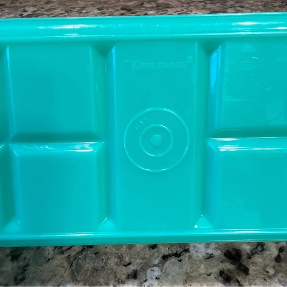 Vintage USA Tupperware Green Celery Vegetable Keeper Crisper Container 892-5 Lid - Picture 5 of 8